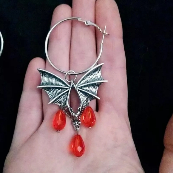 Red bat drop earrings - Picture 2 of 12